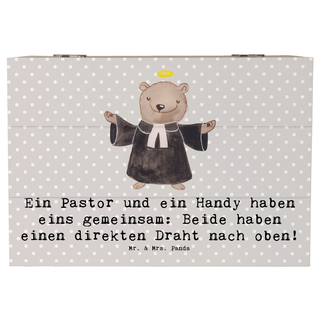 Holzkiste Ein Pastor und ein Handy haben eins gemeinsam: Beide haben einen direkten Draht nach oben! Schatulle, XXL, Geschenkdose, Schatzkiste, Truhe, Erinnerungsbox, Aufbewahrungsbox, Dekokiste, Geschenkbox, Erinnerungskiste, Kiste, Holzkiste, Beruf, Ausbildung, Jubiläum, Abschied, Rente, Kollege, Kollegin, Geschenk, Schenken, Arbeitskollege, Mitarbeiter, Firma, Danke, Dankeschön
