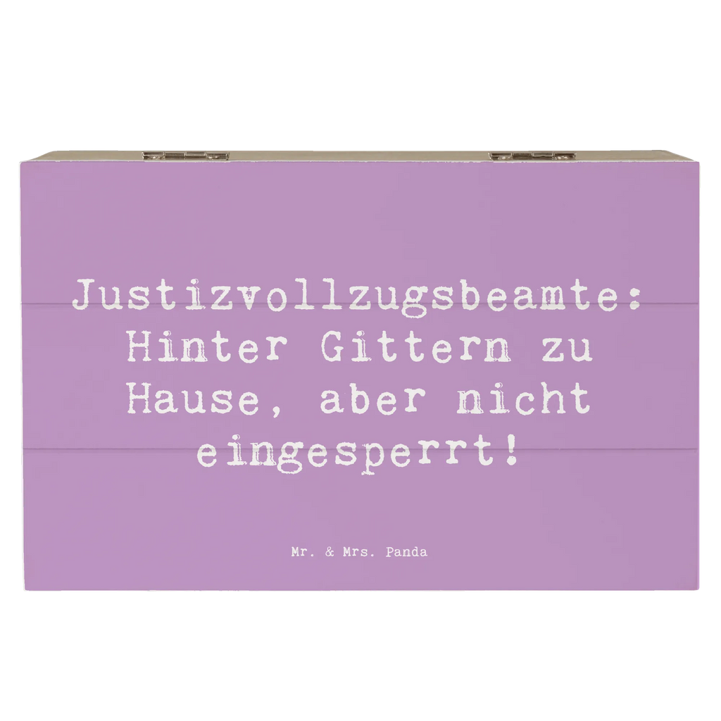 Wooden chest Saying Justizvollzugsbeamte: Hinter Gittern zu Hause, aber nicht eingesperrt! Truhe, Kiste, XXL, Holzkiste, Geschenkdose, Geschenkbox, Erinnerungsbox, Aufbewahrungsbox, Schatulle, Dekokiste, Erinnerungskiste, Schatzkiste, Beruf, Ausbildung, Jubiläum, Abschied, Rente, Kollege, Kollegin, Geschenk, Schenken, Arbeitskollege, Mitarbeiter, Firma, Danke, Dankeschön