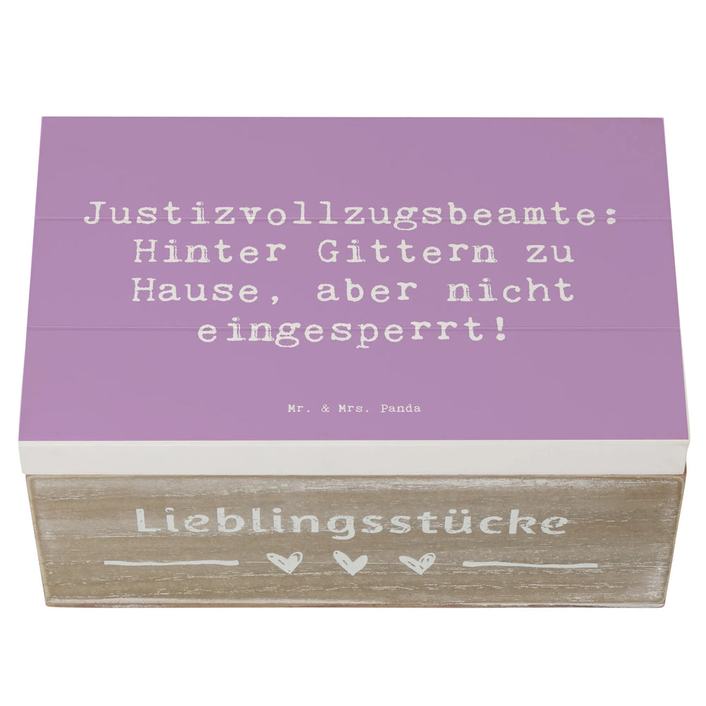 Wooden chest Saying Justizvollzugsbeamte: Hinter Gittern zu Hause, aber nicht eingesperrt! Truhe, Kiste, XXL, Holzkiste, Geschenkdose, Geschenkbox, Erinnerungsbox, Aufbewahrungsbox, Schatulle, Dekokiste, Erinnerungskiste, Schatzkiste, Beruf, Ausbildung, Jubiläum, Abschied, Rente, Kollege, Kollegin, Geschenk, Schenken, Arbeitskollege, Mitarbeiter, Firma, Danke, Dankeschön