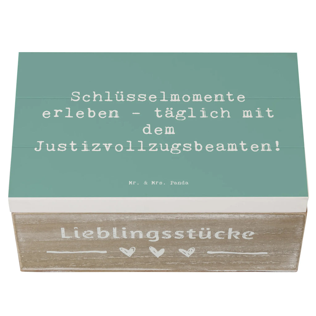 Wooden chest Saying Schlüsselmomente erleben - täglich mit dem Justizvollzugsbeamten! Schatzkiste, Kiste, Truhe, Erinnerungsbox, Schatulle, Erinnerungskiste, Geschenkdose, Holzkiste, Aufbewahrungsbox, XXL, Geschenkbox, Dekokiste, Beruf, Ausbildung, Jubiläum, Abschied, Rente, Kollege, Kollegin, Geschenk, Schenken, Arbeitskollege, Mitarbeiter, Firma, Danke, Dankeschön