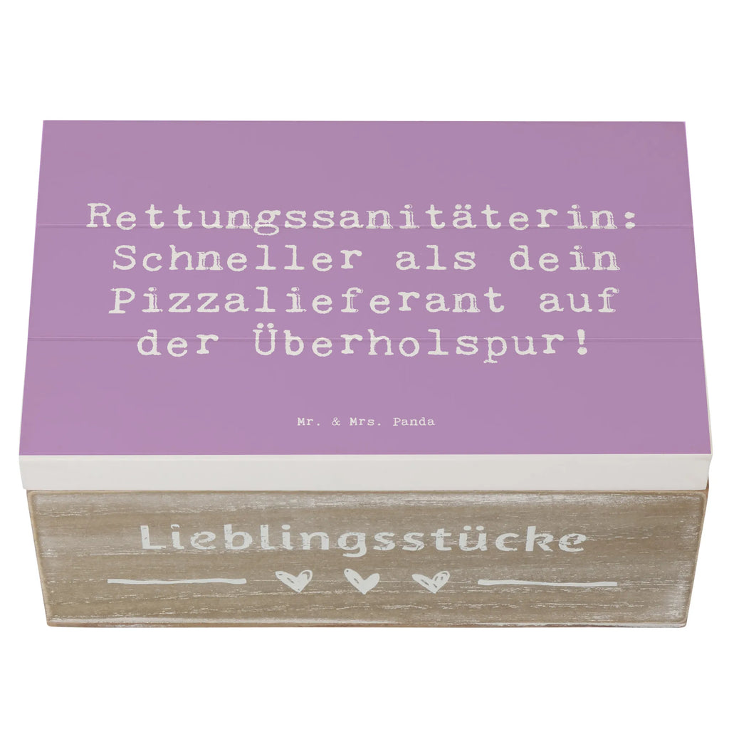 Wooden chest Saying Rettungssanitäterin: Schneller als dein Pizzalieferant auf der Überholspur! Geschenkdose, Kiste, Dekokiste, Truhe, XXL, Holzkiste, Geschenkbox, Schatzkiste, Erinnerungskiste, Aufbewahrungsbox, Erinnerungsbox, Schatulle, Beruf, Ausbildung, Jubiläum, Abschied, Rente, Kollege, Kollegin, Geschenk, Schenken, Arbeitskollege, Mitarbeiter, Firma, Danke, Dankeschön