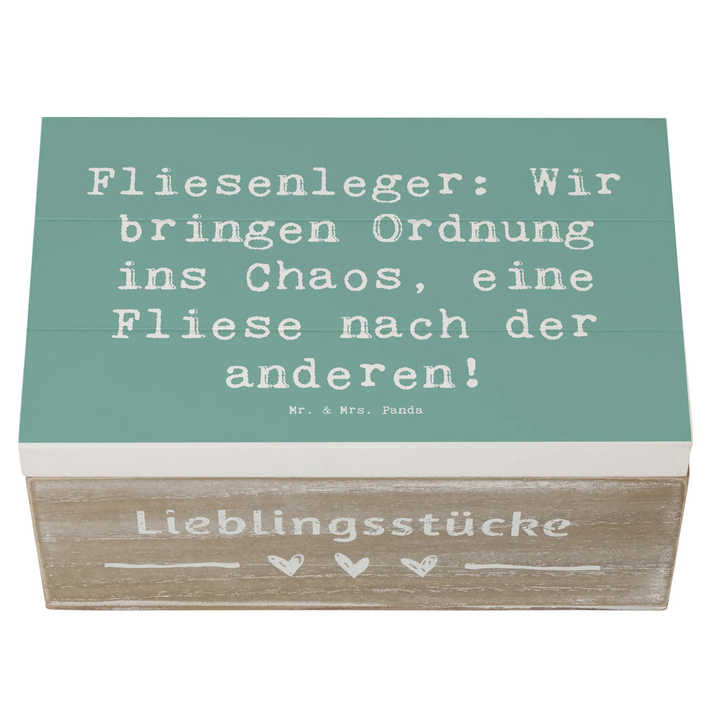 Wooden chest Saying Fliesenleger: Wir bringen Ordnung ins Chaos, eine Fliese nach der anderen! Erinnerungsbox, Schatzkiste, XXL, Geschenkdose, Geschenkbox, Kiste, Erinnerungskiste, Aufbewahrungsbox, Holzkiste, Dekokiste, Truhe, Schatulle, Beruf, Ausbildung, Jubiläum, Abschied, Rente, Kollege, Kollegin, Geschenk, Schenken, Arbeitskollege, Mitarbeiter, Firma, Danke, Dankeschön
