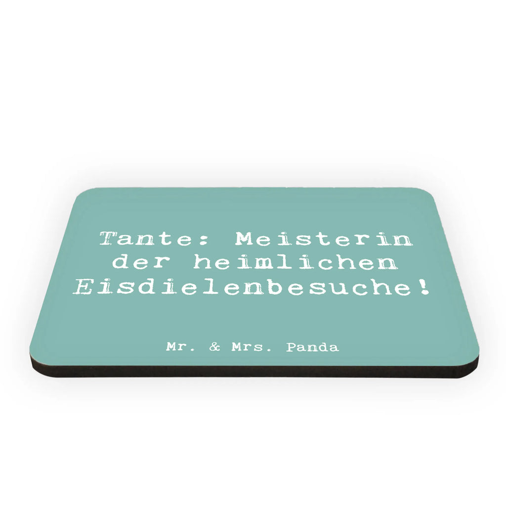 Magnet Saying Tante: Meisterin der heimlichen Eisdielenbesuche! Motivmagnete, Souvenir Magnet, Kühlschrank Dekoration, Notiz Magnet, Whiteboard Magnet, Pinnwandmagnet, Dekomagnet, Kühlschrankmagnet, Familie, Vatertag, Muttertag, Bruder, Schwester, Mama, Papa, Oma, Opa