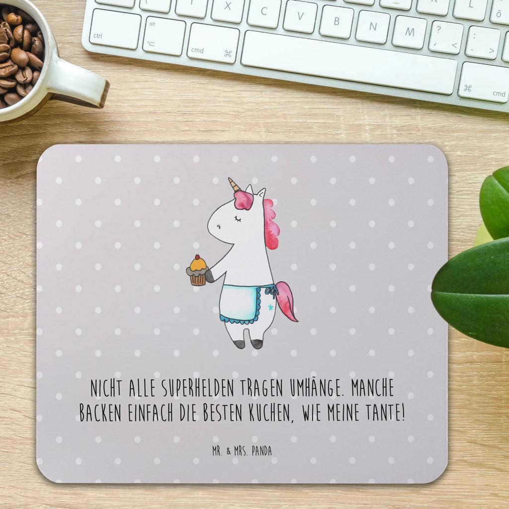 Mouse mat Nicht alle Superhelden tragen Umhänge. Manche backen einfach die besten Kuchen, wie meine Tante! Mausunterlage, Mauspad, Einzigartiges Mauspad, Computer zubehör, Designer Mauspad, Arbeitszimmer, Büroausstattung, Mauspad Büro, PC Zubehör, Mousepad, Familie, Vatertag, Muttertag, Bruder, Schwester, Mama, Papa, Oma, Opa