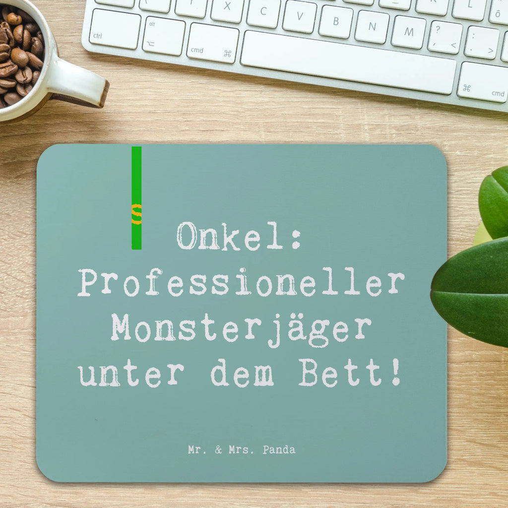 Mouse mat Saying Onkel: Professioneller Monsterjäger unter dem Bett! Mousepad, Computer zubehör, Büroausstattung, PC Zubehör, Arbeitszimmer, Mauspad, Einzigartiges Mauspad, Designer Mauspad, Mausunterlage, Mauspad Büro, Familie, Vatertag, Muttertag, Bruder, Schwester, Mama, Papa, Oma, Opa