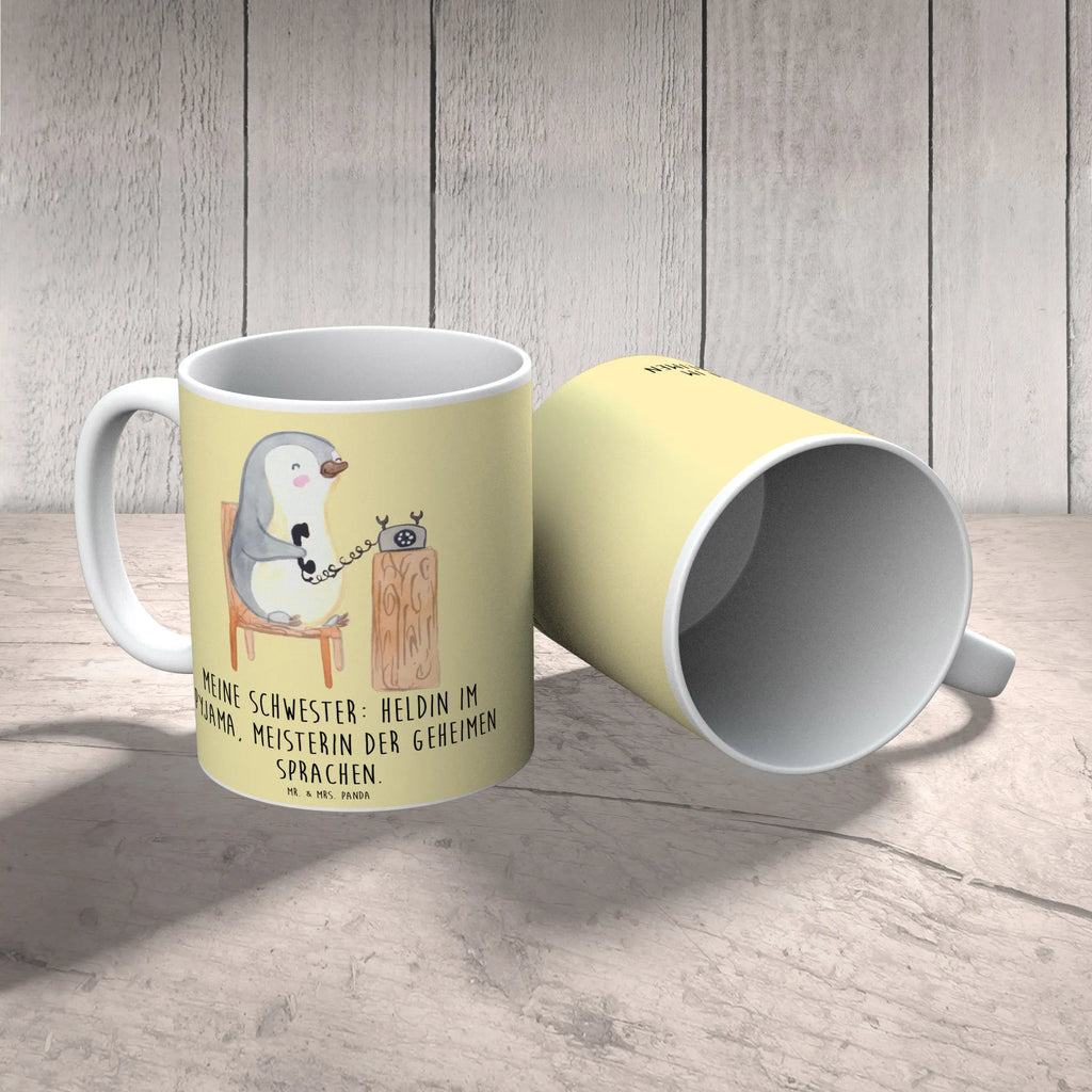 Tasse Schwester Heldin Bürotasse, Tasse mit Zitaten, Tasse mit Motiven, Tasse, Teetasse, Porzellantasse, Geschenktasse, Kaffeetasse, Keramiktasse, Familie, Vatertag, Muttertag, Bruder, Schwester, Mama, Papa, Oma, Opa