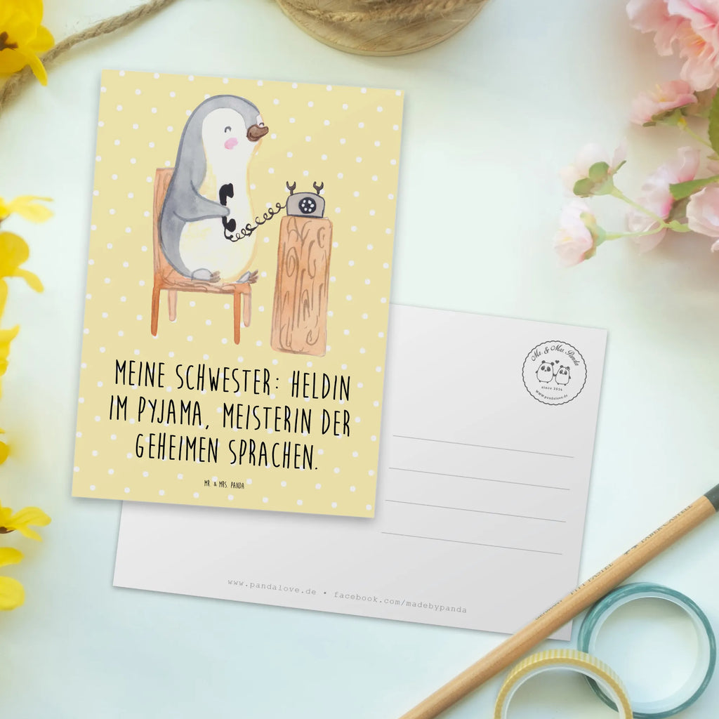Postcard Meine Schwester: Heldin im Pyjama, Meisterin der geheimen Sprachen. Geschenkkarte, Geburtstagskarte, Einladungskarten Geburtstag, Karte, Grußkarte, Ansichtskarten, Postkarte, Dankeskarte, Ansichtskarte, Einladung, Einladung Geburtstag, Einladungskarte, Familie, Vatertag, Muttertag, Bruder, Schwester, Mama, Papa, Oma, Opa