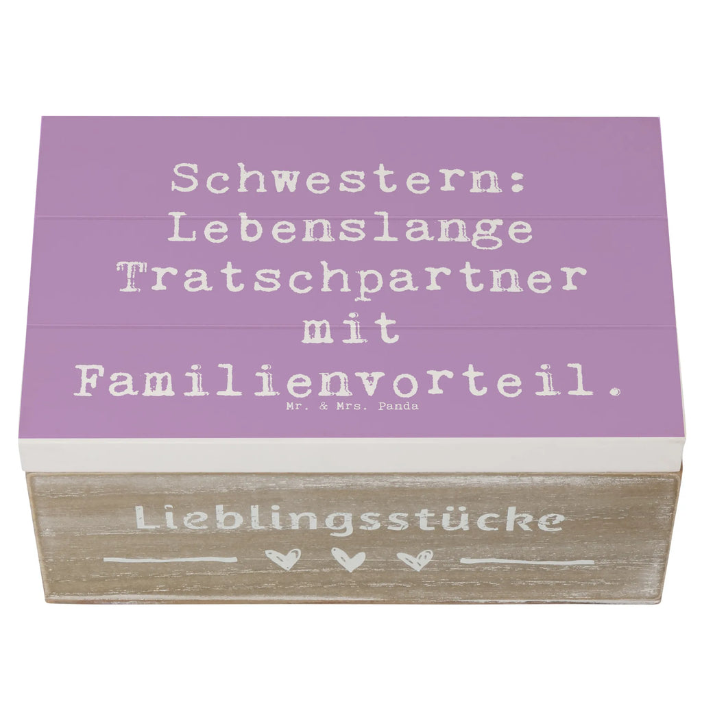 Wooden chest Saying Schwestern: Lebenslange Tratschpartner mit Familienvorteil. Schatulle, Holzkiste, Geschenkbox, Erinnerungskiste, Erinnerungsbox, XXL, Kiste, Dekokiste, Schatzkiste, Geschenkdose, Truhe, Aufbewahrungsbox, Familie, Vatertag, Muttertag, Bruder, Schwester, Mama, Papa, Oma, Opa