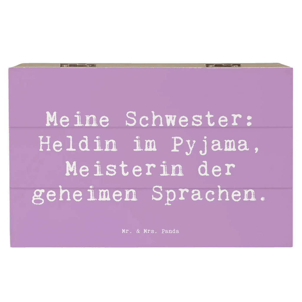 Wooden chest Saying Meine Schwester: Heldin im Pyjama, Meisterin der geheimen Sprachen. Kiste, Truhe, Geschenkbox, XXL, Erinnerungsbox, Holzkiste, Erinnerungskiste, Aufbewahrungsbox, Schatzkiste, Geschenkdose, Dekokiste, Schatulle, Familie, Vatertag, Muttertag, Bruder, Schwester, Mama, Papa, Oma, Opa