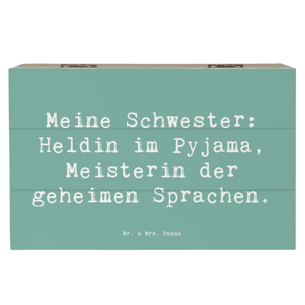 Wooden chest Saying Meine Schwester: Heldin im Pyjama, Meisterin der geheimen Sprachen. Kiste, Truhe, Geschenkbox, XXL, Erinnerungsbox, Holzkiste, Erinnerungskiste, Aufbewahrungsbox, Schatzkiste, Geschenkdose, Dekokiste, Schatulle, Familie, Vatertag, Muttertag, Bruder, Schwester, Mama, Papa, Oma, Opa