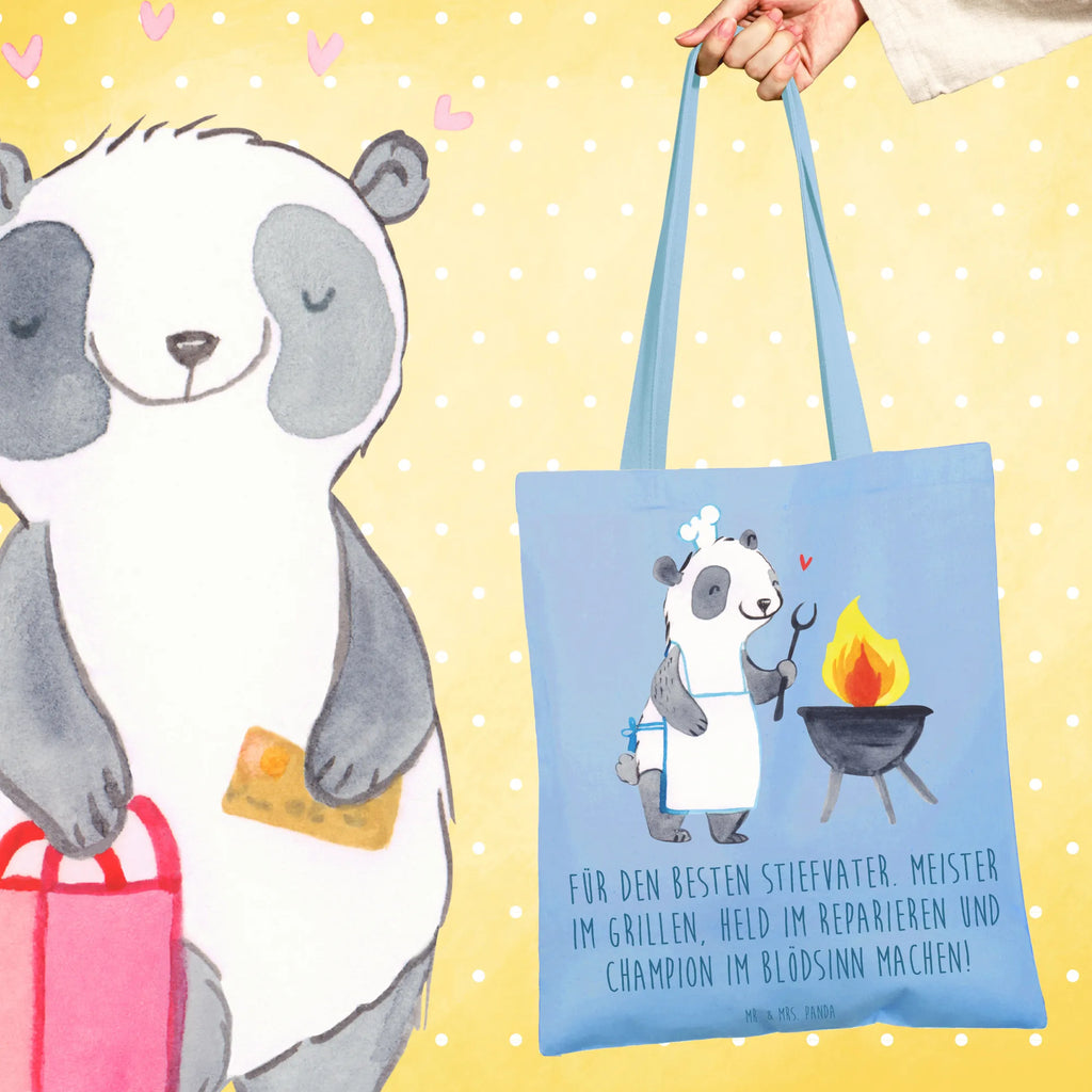 Tote bag Für den besten Stiefvater. Meister im Grillen, Held im Reparieren und Champion im Blödsinn machen! Einkaufstüte, Badetasche, Jutebeutel, Beuteltasche, Laptoptasche, Strandtasche, Jutetasche, Schultertasche, Stofftasche, Einkaufstasche, Shopper, Tasche, Beutel, Umhängetasche, Tragetasche, Stoffbeutel, Familie, Vatertag, Muttertag, Bruder, Schwester, Mama, Papa, Oma, Opa