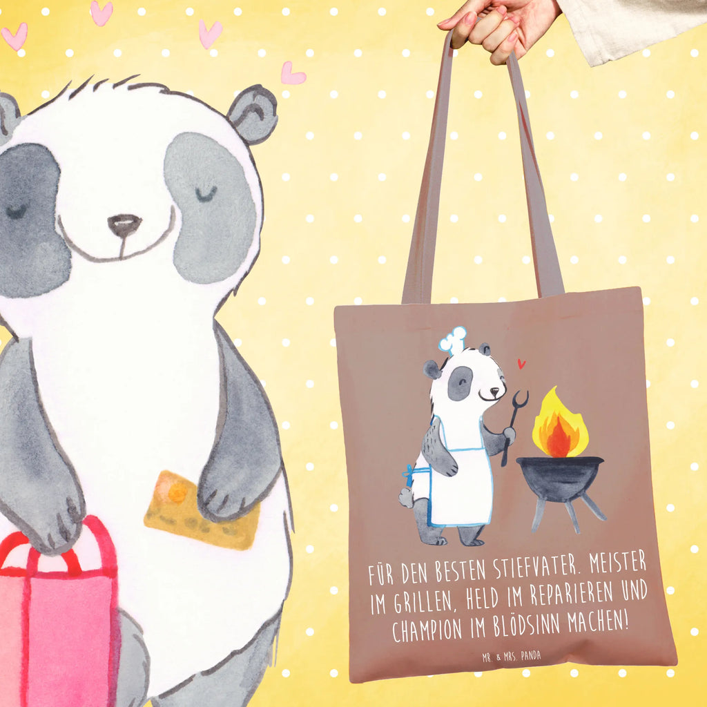 Tote bag Für den besten Stiefvater. Meister im Grillen, Held im Reparieren und Champion im Blödsinn machen! Einkaufstüte, Badetasche, Jutebeutel, Beuteltasche, Laptoptasche, Strandtasche, Jutetasche, Schultertasche, Stofftasche, Einkaufstasche, Shopper, Tasche, Beutel, Umhängetasche, Tragetasche, Stoffbeutel, Familie, Vatertag, Muttertag, Bruder, Schwester, Mama, Papa, Oma, Opa