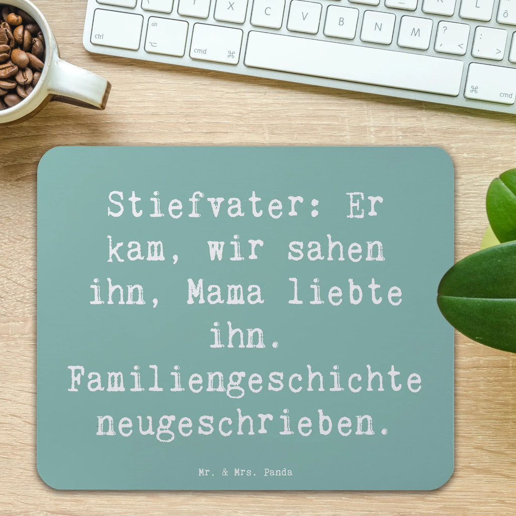 Mouse mat Saying Stiefvater: Er kam, wir sahen ihn, Mama liebte ihn. Familiengeschichte neugeschrieben. Mousepad, Computer zubehör, Büroausstattung, PC Zubehör, Arbeitszimmer, Mauspad, Einzigartiges Mauspad, Designer Mauspad, Mausunterlage, Mauspad Büro, Familie, Vatertag, Muttertag, Bruder, Schwester, Mama, Papa, Oma, Opa
