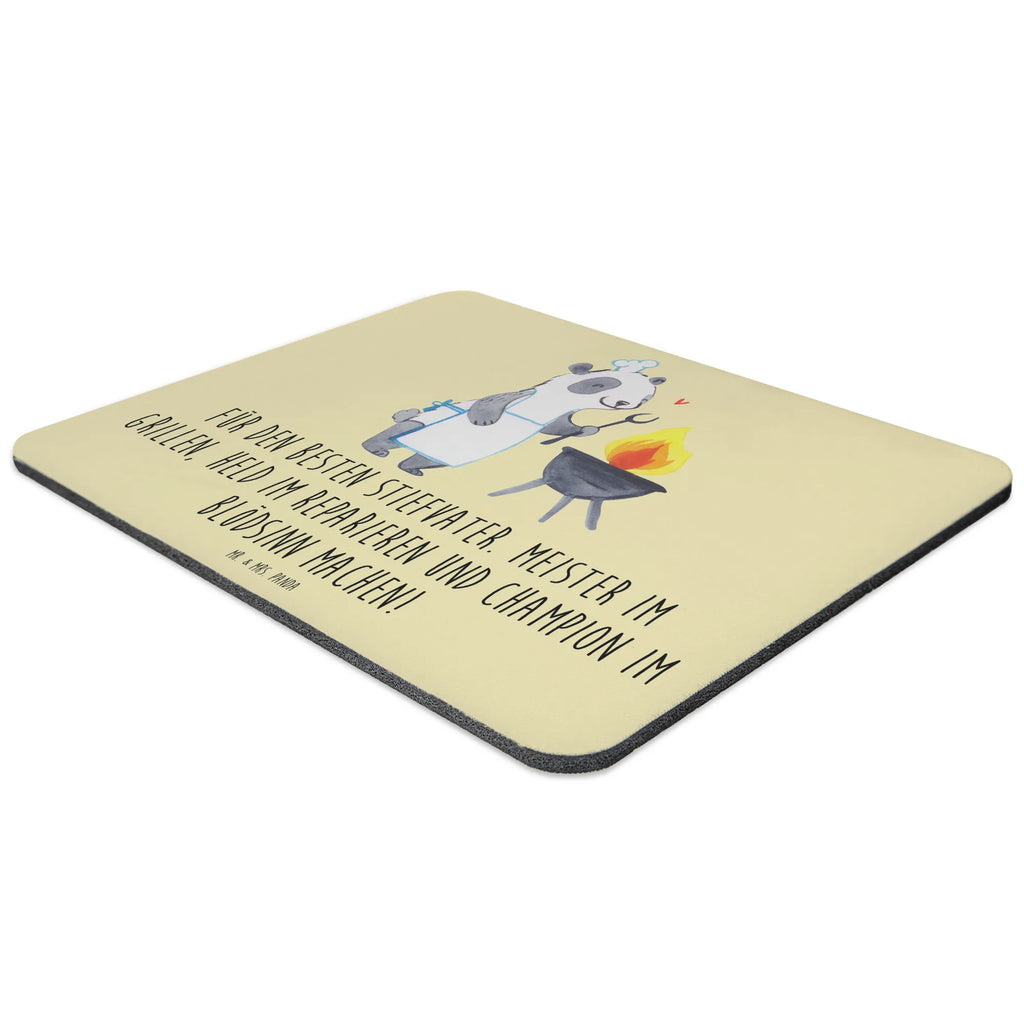 Mouse mat Für den besten Stiefvater. Meister im Grillen, Held im Reparieren und Champion im Blödsinn machen! Arbeitszimmer, Mauspad, Designer Mauspad, Mausunterlage, Mousepad, Computer zubehör, PC Zubehör, Mauspad Büro, Einzigartiges Mauspad, Büroausstattung, Familie, Vatertag, Muttertag, Bruder, Schwester, Mama, Papa, Oma, Opa