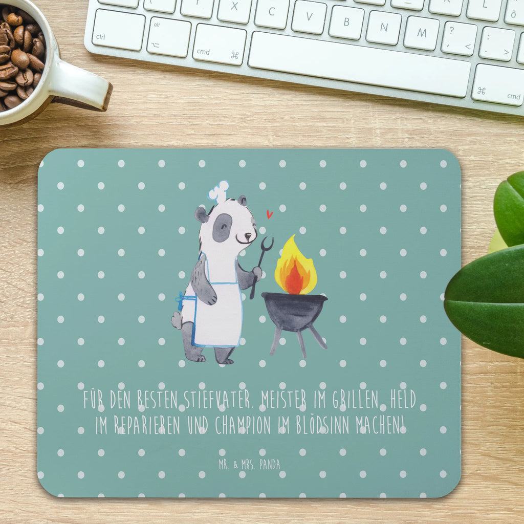 Mouse mat Für den besten Stiefvater. Meister im Grillen, Held im Reparieren und Champion im Blödsinn machen! Arbeitszimmer, Mauspad, Designer Mauspad, Mausunterlage, Mousepad, Computer zubehör, PC Zubehör, Mauspad Büro, Einzigartiges Mauspad, Büroausstattung, Familie, Vatertag, Muttertag, Bruder, Schwester, Mama, Papa, Oma, Opa