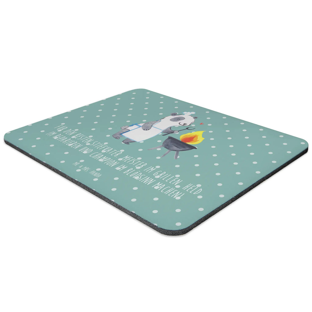 Mouse mat Für den besten Stiefvater. Meister im Grillen, Held im Reparieren und Champion im Blödsinn machen! Arbeitszimmer, Mauspad, Designer Mauspad, Mausunterlage, Mousepad, Computer zubehör, PC Zubehör, Mauspad Büro, Einzigartiges Mauspad, Büroausstattung, Familie, Vatertag, Muttertag, Bruder, Schwester, Mama, Papa, Oma, Opa