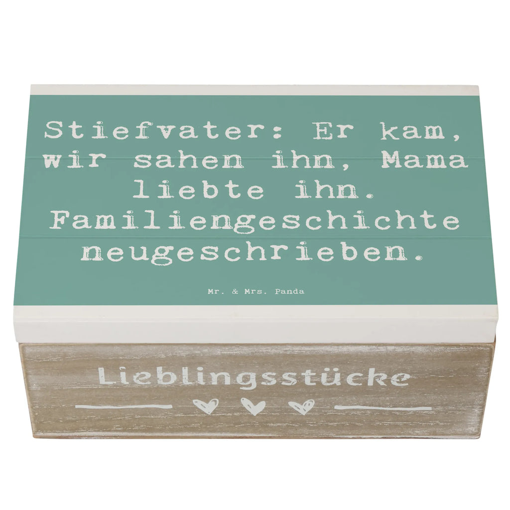 Wooden chest Saying Stiefvater: Er kam, wir sahen ihn, Mama liebte ihn. Familiengeschichte neugeschrieben. XXL, Schatulle, Erinnerungskiste, Schatzkiste, Aufbewahrungsbox, Truhe, Geschenkdose, Geschenkbox, Erinnerungsbox, Dekokiste, Holzkiste, Kiste, Familie, Vatertag, Muttertag, Bruder, Schwester, Mama, Papa, Oma, Opa