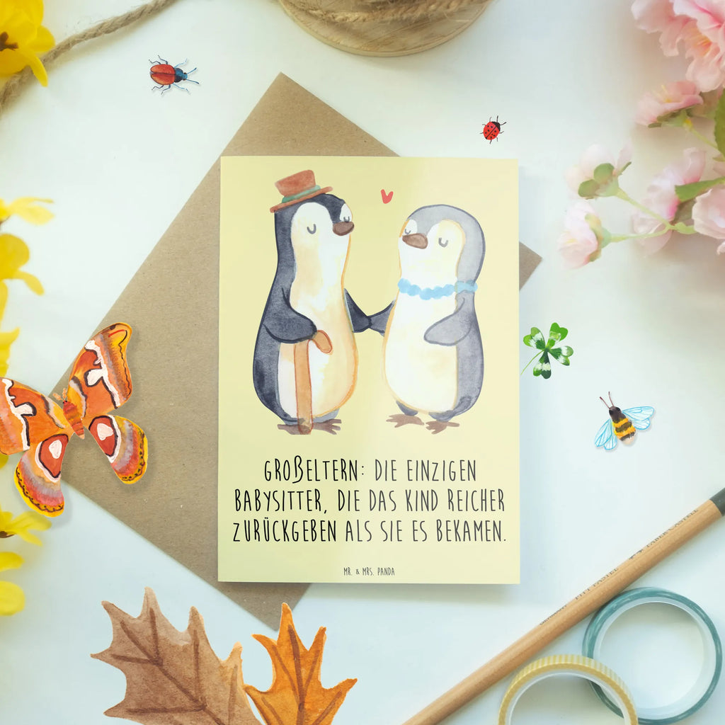 Greetings card Großeltern: die einzigen Babysitter, die das Kind reicher zurückgeben als sie es bekamen. Grußkarte, Einladungskarte, Geburtstagskarte, Hochzeitskarte, Karte, Ansichtskarten, Glückwunschkarte, Klappkarte, Familie, Vatertag, Muttertag, Bruder, Schwester, Mama, Papa, Oma, Opa