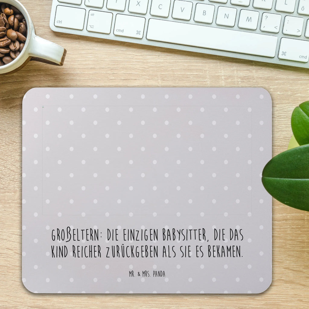 Mouse mat Großeltern: die einzigen Babysitter, die das Kind reicher zurückgeben als sie es bekamen. Mausunterlage, Computer zubehör, Mauspad Büro, Büroausstattung, Einzigartiges Mauspad, Designer Mauspad, Arbeitszimmer, Mousepad, Mauspad, PC Zubehör, Familie, Vatertag, Muttertag, Bruder, Schwester, Mama, Papa, Oma, Opa