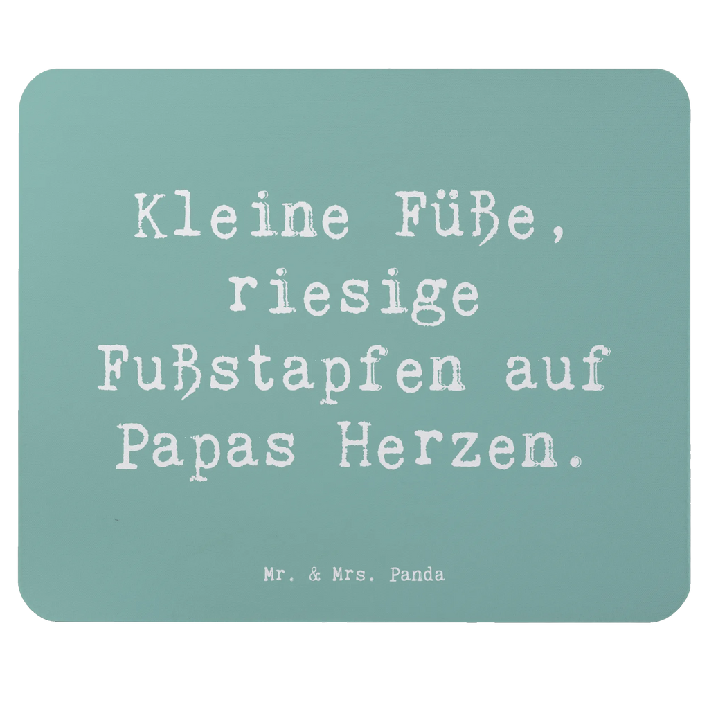 Mouse mat Saying Kleine Füße, riesige Fußstapfen auf Papas Herzen. Mousepad, Computer zubehör, Büroausstattung, PC Zubehör, Arbeitszimmer, Mauspad, Einzigartiges Mauspad, Designer Mauspad, Mausunterlage, Mauspad Büro, Familie, Vatertag, Muttertag, Bruder, Schwester, Mama, Papa, Oma, Opa