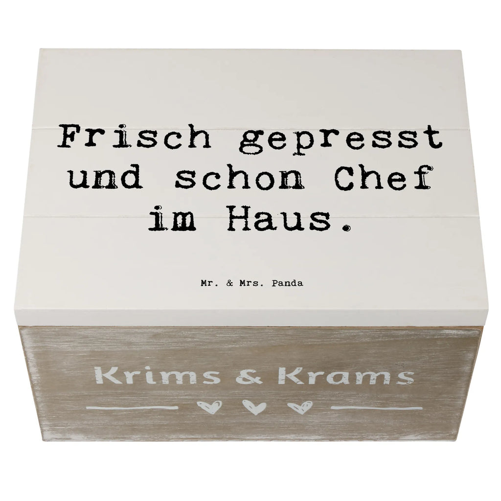 Wooden chest Saying Frisch gepresst und schon Chef im Haus. Schatulle, Schatzkiste, Truhe, Kiste, XXL, Dekokiste, Geschenkdose, Holzkiste, Erinnerungsbox, Erinnerungskiste, Aufbewahrungsbox, Geschenkbox, Familie, Vatertag, Muttertag, Bruder, Schwester, Mama, Papa, Oma, Opa
