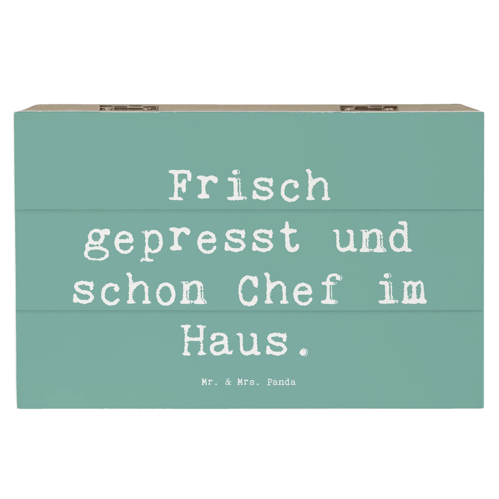 Wooden chest Saying Frisch gepresst und schon Chef im Haus. Schatulle, Schatzkiste, Truhe, Kiste, XXL, Dekokiste, Geschenkdose, Holzkiste, Erinnerungsbox, Erinnerungskiste, Aufbewahrungsbox, Geschenkbox, Familie, Vatertag, Muttertag, Bruder, Schwester, Mama, Papa, Oma, Opa