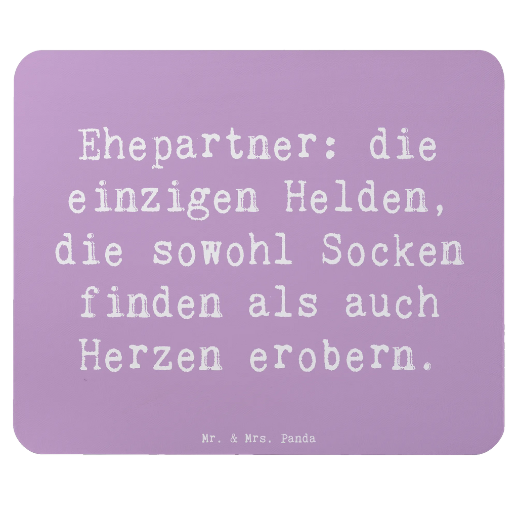 Mouse mat Saying Ehepartner: die einzigen Helden, die sowohl Socken finden als auch Herzen erobern. Mousepad, Computer zubehör, Büroausstattung, PC Zubehör, Arbeitszimmer, Mauspad, Einzigartiges Mauspad, Designer Mauspad, Mausunterlage, Mauspad Büro, Familie, Vatertag, Muttertag, Bruder, Schwester, Mama, Papa, Oma, Opa
