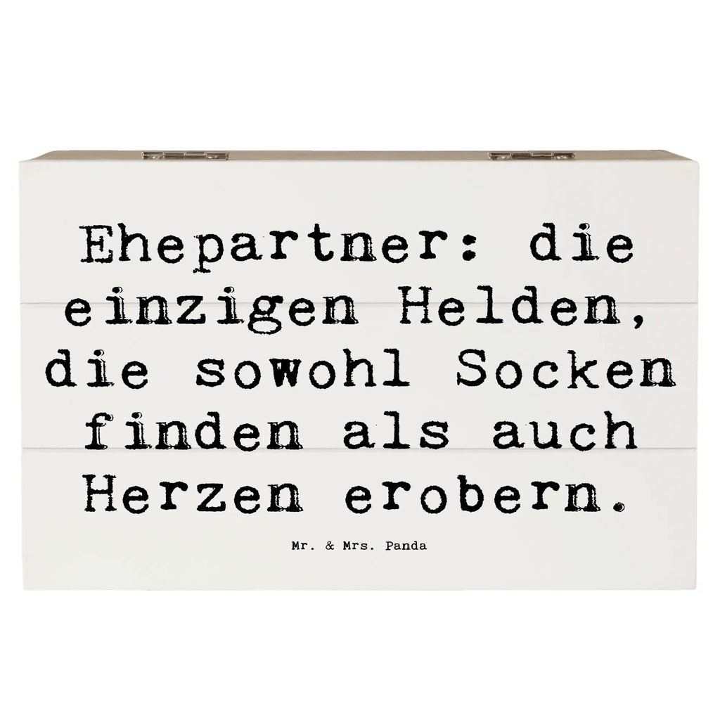 Wooden chest Saying Ehepartner: die einzigen Helden, die sowohl Socken finden als auch Herzen erobern. Schatulle, Erinnerungsbox, Kiste, XXL, Erinnerungskiste, Truhe, Dekokiste, Schatzkiste, Geschenkdose, Aufbewahrungsbox, Holzkiste, Geschenkbox, Familie, Vatertag, Muttertag, Bruder, Schwester, Mama, Papa, Oma, Opa
