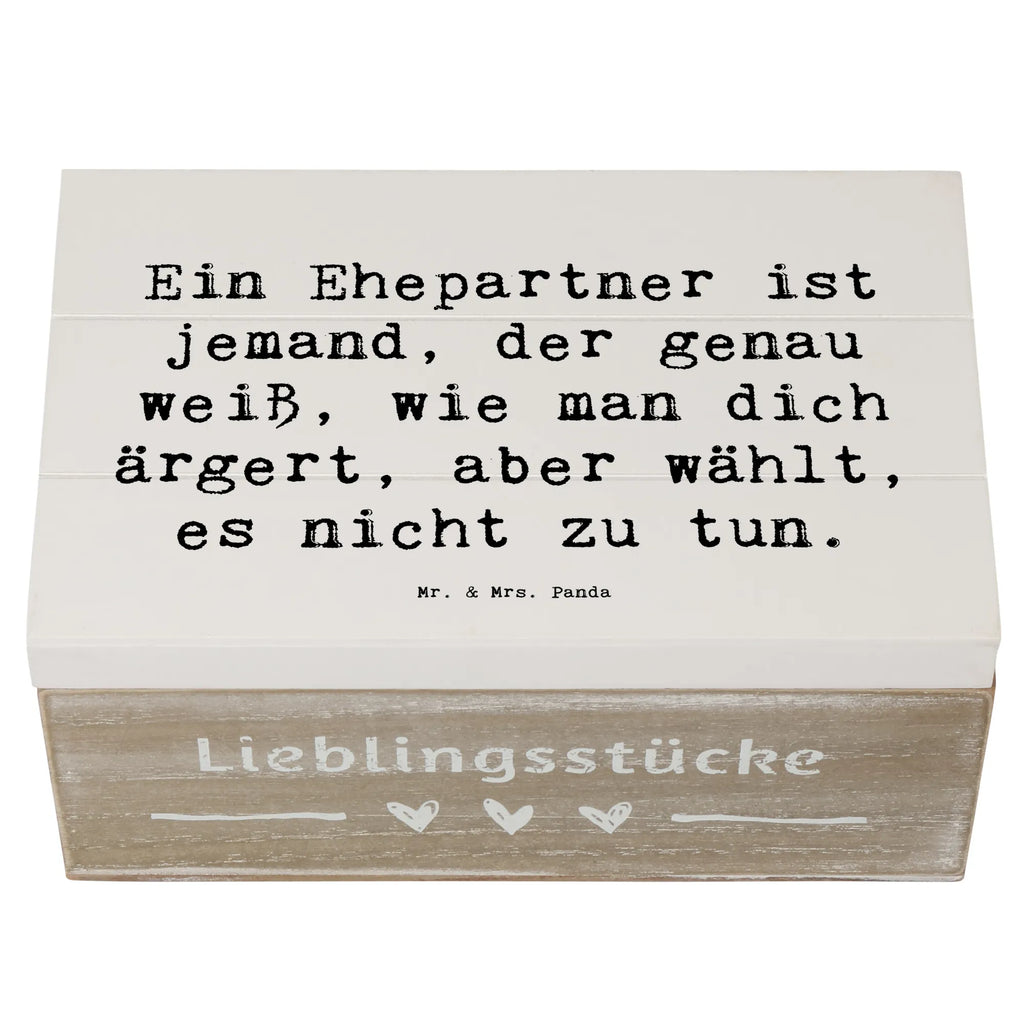 Wooden chest Saying Ein Ehepartner ist jemand, der genau weiß, wie man dich ärgert, aber wählt, es nicht zu tun. Aufbewahrungsbox, Schatzkiste, Truhe, Kiste, Dekokiste, Erinnerungskiste, Schatulle, Geschenkdose, Erinnerungsbox, Holzkiste, Geschenkbox, XXL, Familie, Vatertag, Muttertag, Bruder, Schwester, Mama, Papa, Oma, Opa