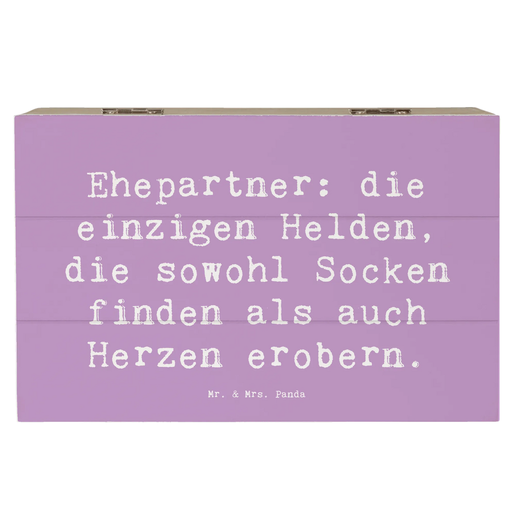 Wooden chest Saying Ehepartner: die einzigen Helden, die sowohl Socken finden als auch Herzen erobern. Schatulle, Erinnerungsbox, Kiste, XXL, Erinnerungskiste, Truhe, Dekokiste, Schatzkiste, Geschenkdose, Aufbewahrungsbox, Holzkiste, Geschenkbox, Familie, Vatertag, Muttertag, Bruder, Schwester, Mama, Papa, Oma, Opa