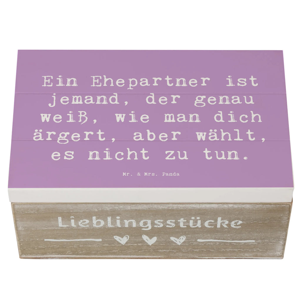 Wooden chest Saying Ein Ehepartner ist jemand, der genau weiß, wie man dich ärgert, aber wählt, es nicht zu tun. Aufbewahrungsbox, Schatzkiste, Truhe, Kiste, Dekokiste, Erinnerungskiste, Schatulle, Geschenkdose, Erinnerungsbox, Holzkiste, Geschenkbox, XXL, Familie, Vatertag, Muttertag, Bruder, Schwester, Mama, Papa, Oma, Opa