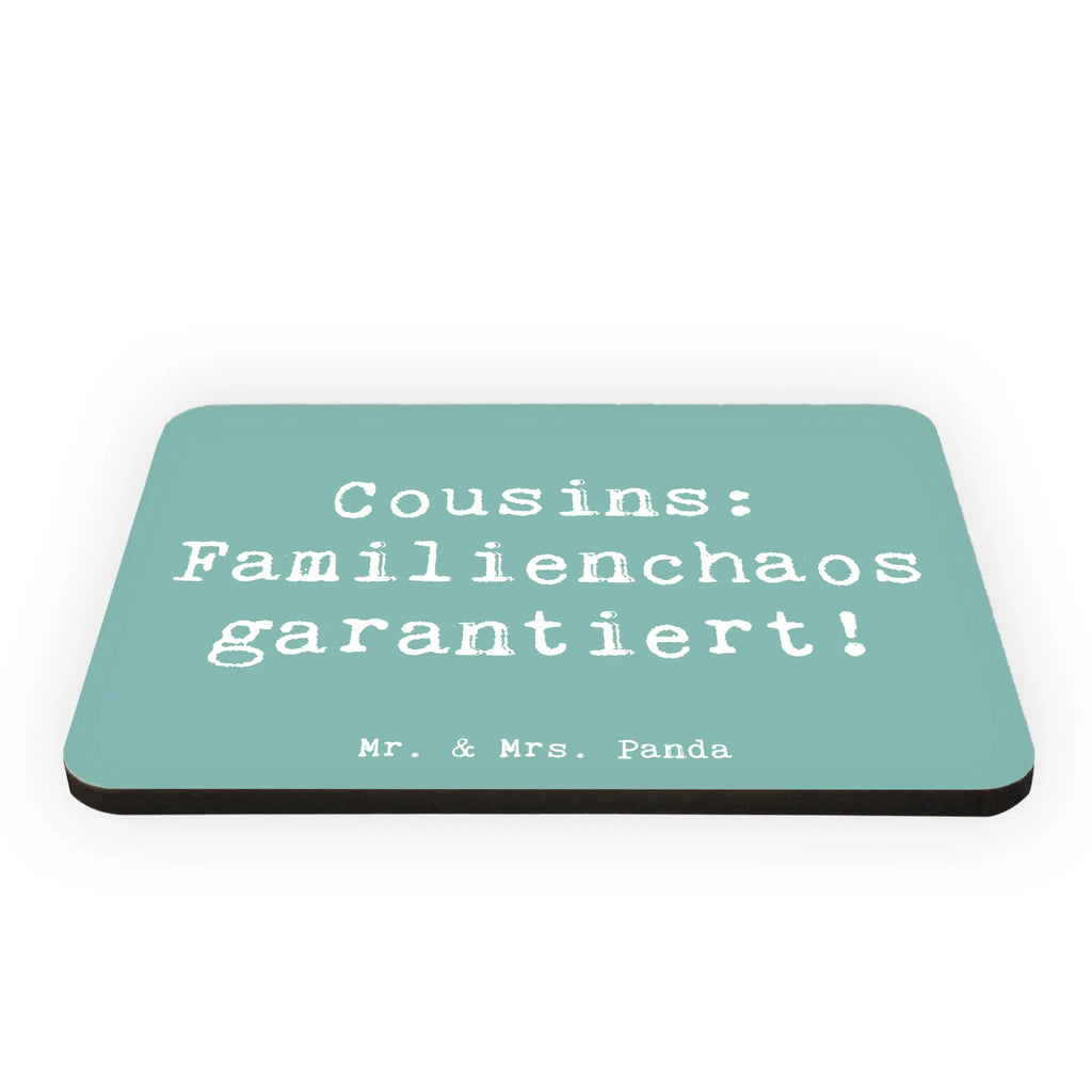 Magnet Spruch Cousin Abenteuer Kühlschrankmagnet, Whiteboard Magnet, Notiz Magnet, Kühlschrank Dekoration, Pinnwandmagnet, Motivmagnete, Dekomagnet, Souvenir Magnet, Familie, Vatertag, Muttertag, Bruder, Schwester, Mama, Papa, Oma, Opa