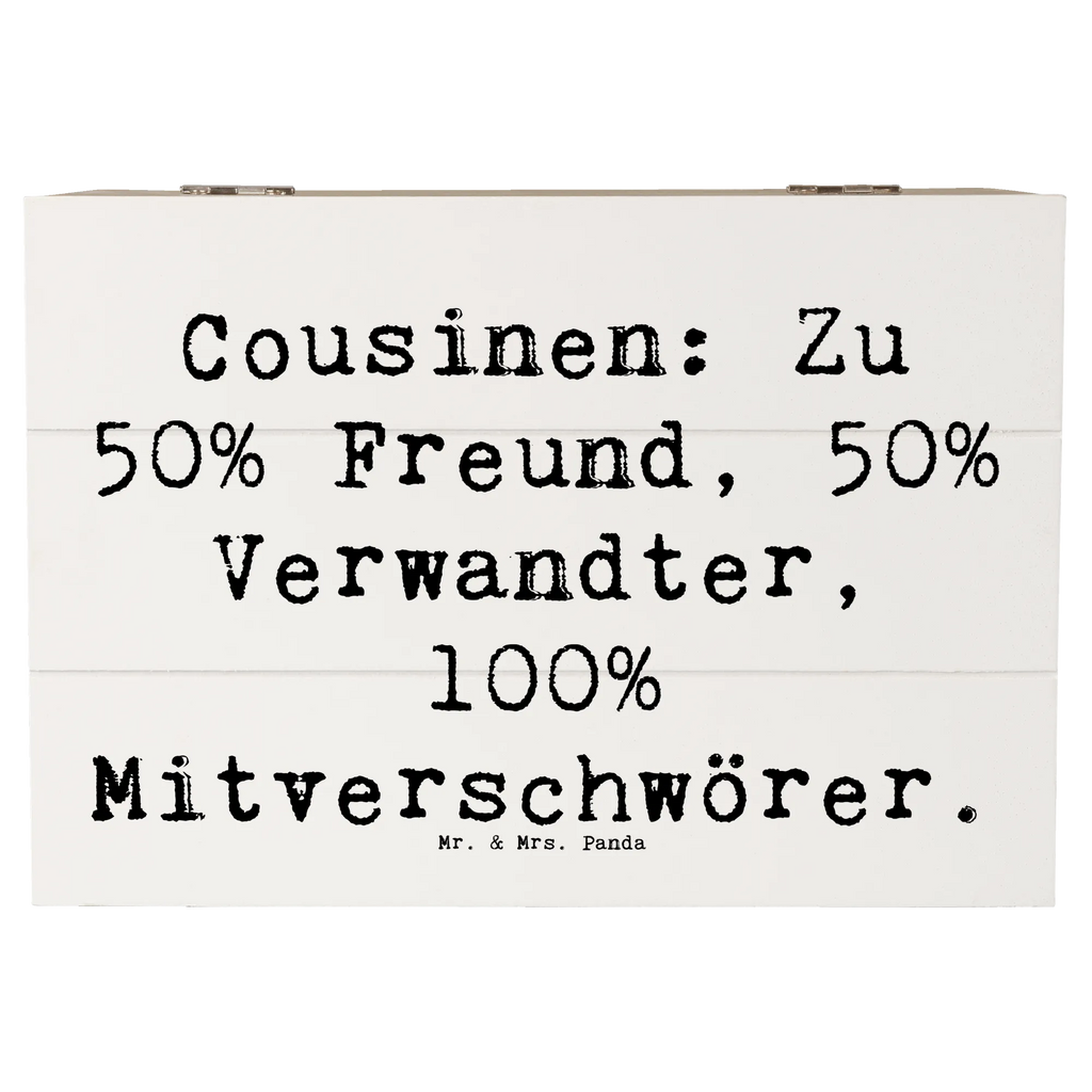 Wooden chest Saying Cousinen: Zu 50% Freund, 50% Verwandter, 100% Mitverschwörer. Truhe, Dekokiste, Geschenkdose, XXL, Geschenkbox, Kiste, Schatulle, Schatzkiste, Erinnerungsbox, Aufbewahrungsbox, Holzkiste, Erinnerungskiste, Familie, Vatertag, Muttertag, Bruder, Schwester, Mama, Papa, Oma, Opa