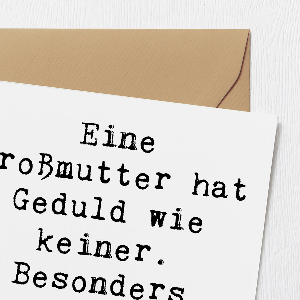 Deluxe Card Saying Eine Großmutter hat Geduld wie keiner. Besonders beim Brettspielen. Einladungskarte, Karte, Hochzeitskarte, Hochwertige Klappkarte, Geburtstagskarte, Glückwunschkarte, Grußkarte, Hochwertige Grußkarte, Klappkarte, Familie, Vatertag, Muttertag, Bruder, Schwester, Mama, Papa, Oma, Opa