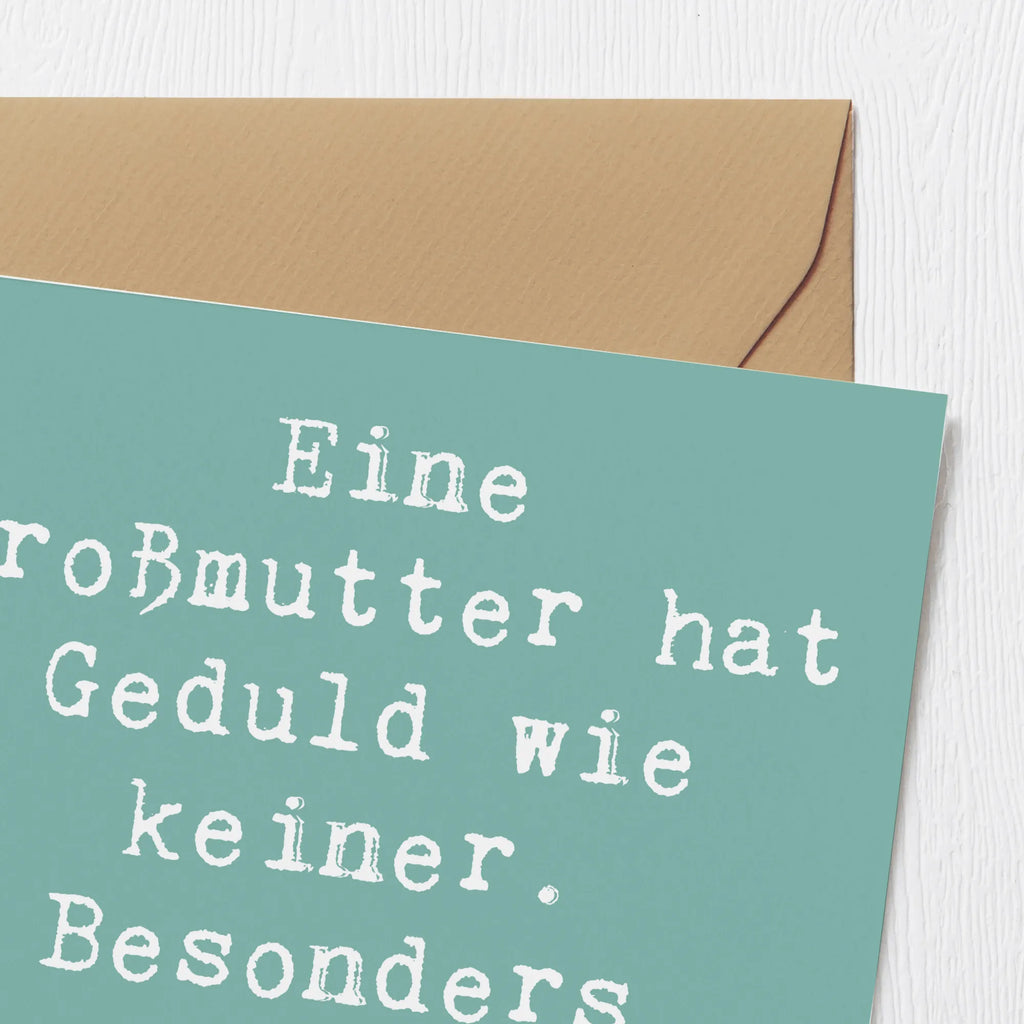 Deluxe Card Saying Eine Großmutter hat Geduld wie keiner. Besonders beim Brettspielen. Einladungskarte, Karte, Hochzeitskarte, Hochwertige Klappkarte, Geburtstagskarte, Glückwunschkarte, Grußkarte, Hochwertige Grußkarte, Klappkarte, Familie, Vatertag, Muttertag, Bruder, Schwester, Mama, Papa, Oma, Opa