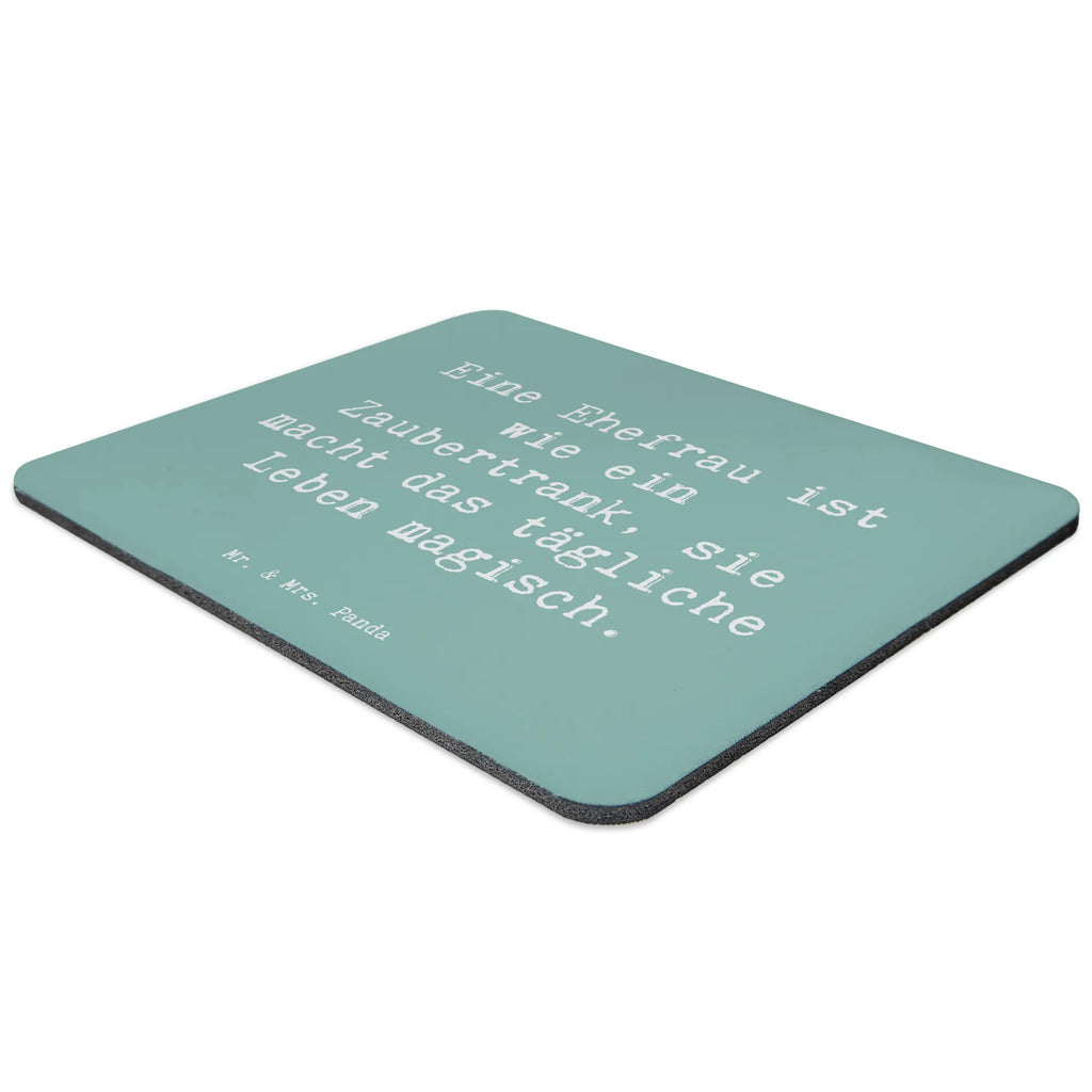 Mouse mat Saying Eine Ehefrau ist wie ein Zaubertrank, sie macht das tägliche Leben magisch. Mousepad, Computer zubehör, Büroausstattung, PC Zubehör, Arbeitszimmer, Mauspad, Einzigartiges Mauspad, Designer Mauspad, Mausunterlage, Mauspad Büro, Familie, Vatertag, Muttertag, Bruder, Schwester, Mama, Papa, Oma, Opa