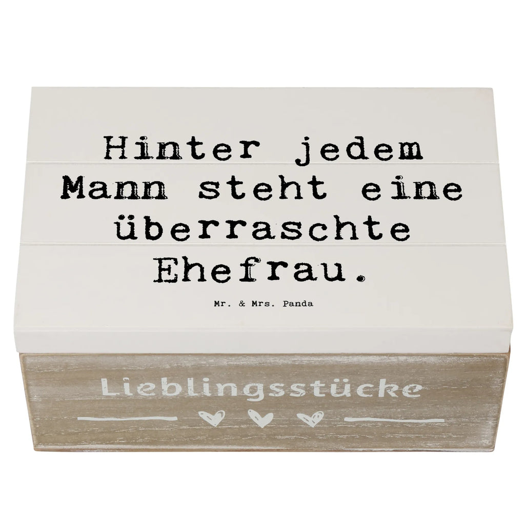 Wooden chest Saying Hinter jedem Mann steht eine überraschte Ehefrau. Geschenkdose, Holzkiste, Schatulle, Dekokiste, XXL, Aufbewahrungsbox, Erinnerungsbox, Erinnerungskiste, Truhe, Kiste, Geschenkbox, Schatzkiste, Familie, Vatertag, Muttertag, Bruder, Schwester, Mama, Papa, Oma, Opa