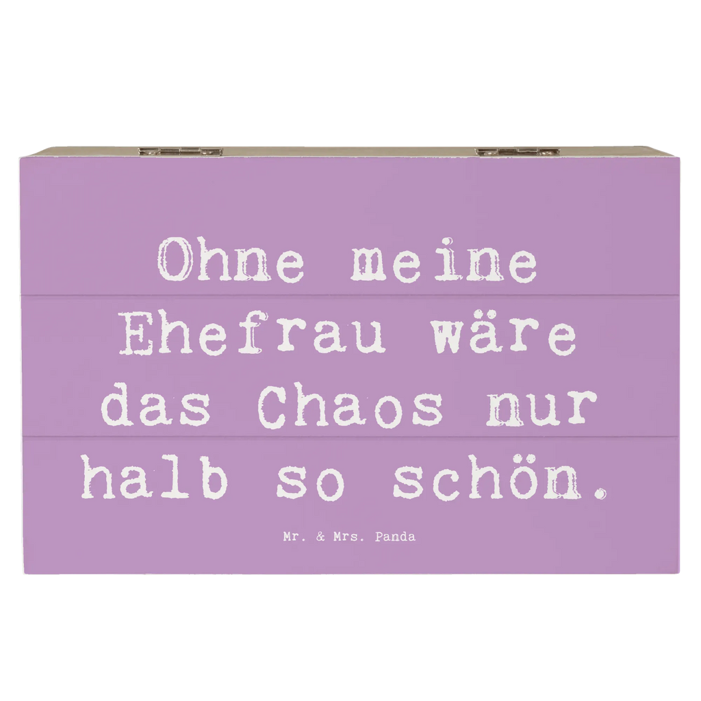 Wooden chest Saying Ohne meine Ehefrau wäre das Chaos nur halb so schön. Erinnerungskiste, XXL, Kiste, Holzkiste, Schatulle, Erinnerungsbox, Truhe, Geschenkbox, Dekokiste, Schatzkiste, Geschenkdose, Aufbewahrungsbox, Familie, Vatertag, Muttertag, Bruder, Schwester, Mama, Papa, Oma, Opa