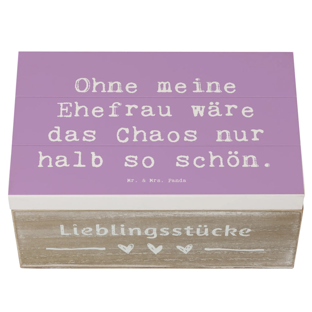 Wooden chest Saying Ohne meine Ehefrau wäre das Chaos nur halb so schön. Erinnerungskiste, XXL, Kiste, Holzkiste, Schatulle, Erinnerungsbox, Truhe, Geschenkbox, Dekokiste, Schatzkiste, Geschenkdose, Aufbewahrungsbox, Familie, Vatertag, Muttertag, Bruder, Schwester, Mama, Papa, Oma, Opa