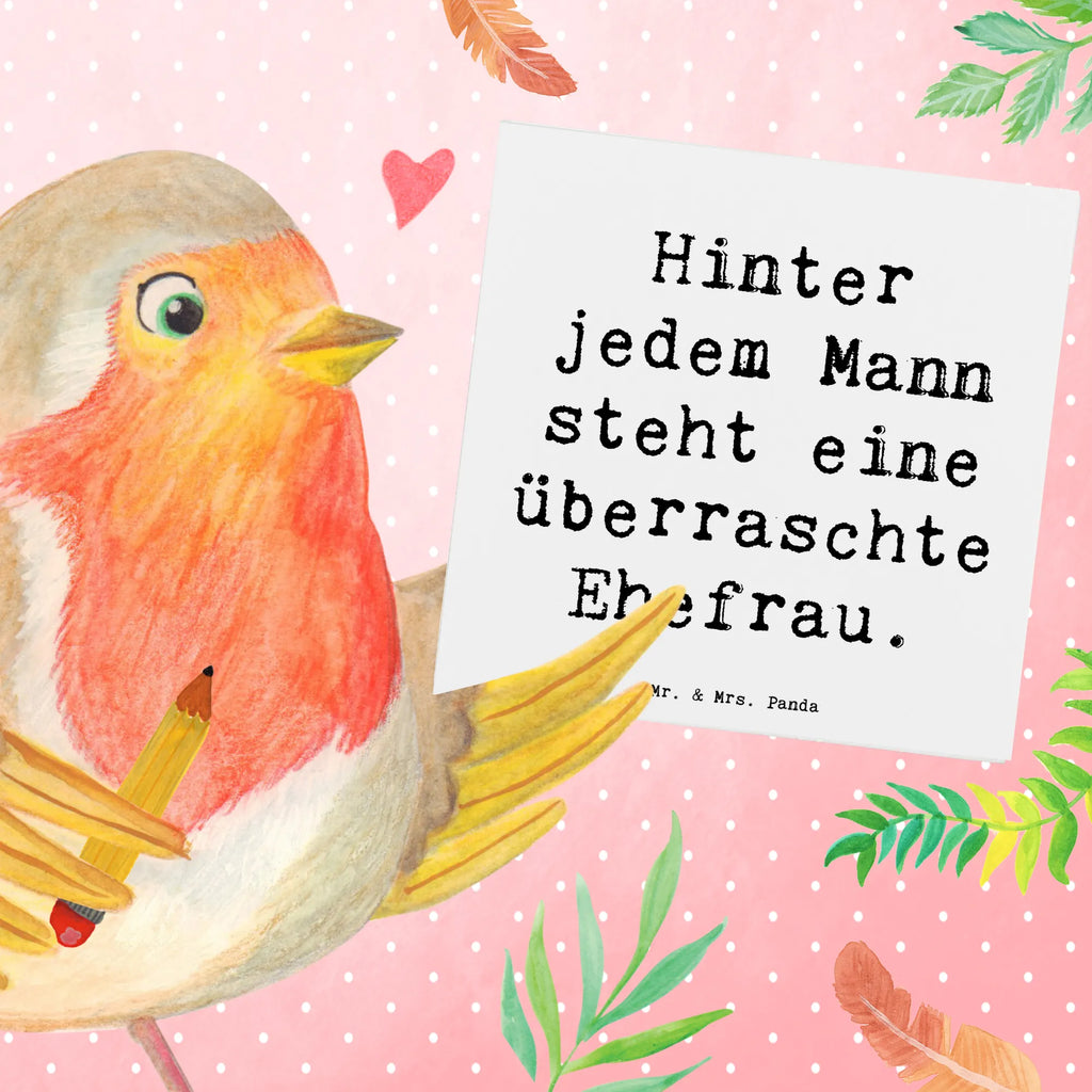 Deluxe Card Saying Hinter jedem Mann steht eine überraschte Ehefrau. Glückwunschkarte, Grußkarte, Klappkarte, Geburtstagskarte, Karte, Hochzeitskarte, Hochwertige Klappkarte, Einladungskarte, Hochwertige Grußkarte, Familie, Vatertag, Muttertag, Bruder, Schwester, Mama, Papa, Oma, Opa