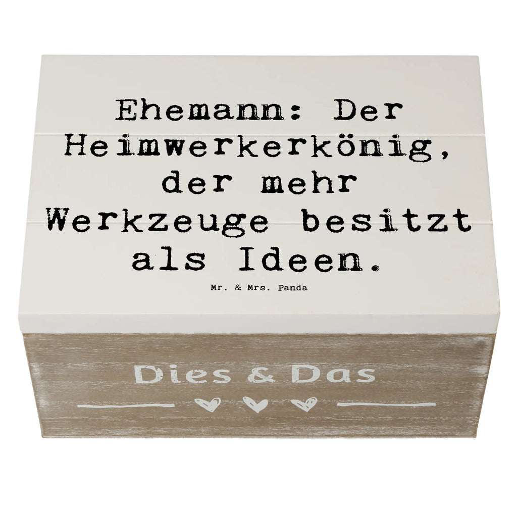 Wooden chest Saying Ehemann: Der Heimwerkerkönig, der mehr Werkzeuge besitzt als Ideen. Dekokiste, Geschenkbox, Kiste, Erinnerungskiste, Erinnerungsbox, Geschenkdose, Holzkiste, XXL, Schatzkiste, Aufbewahrungsbox, Truhe, Schatulle, Familie, Vatertag, Muttertag, Bruder, Schwester, Mama, Papa, Oma, Opa