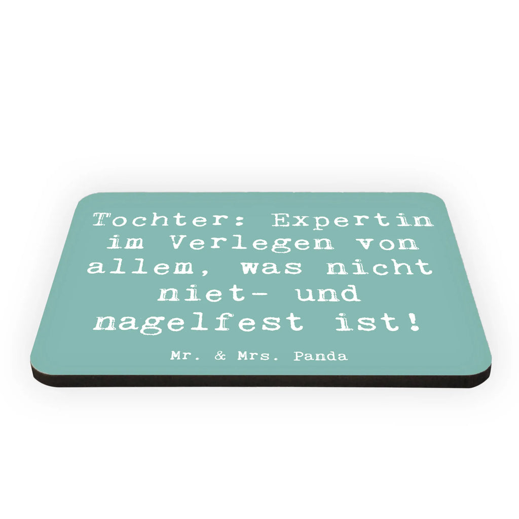 Magnet Saying Tochter: Expertin im Verlegen von allem, was nicht niet- und nagelfest ist! Pinnwandmagnet, Kühlschrankmagnet, Dekomagnet, Notiz Magnet, Whiteboard Magnet, Motivmagnete, Kühlschrank Dekoration, Souvenir Magnet, Familie, Vatertag, Muttertag, Bruder, Schwester, Mama, Papa, Oma, Opa