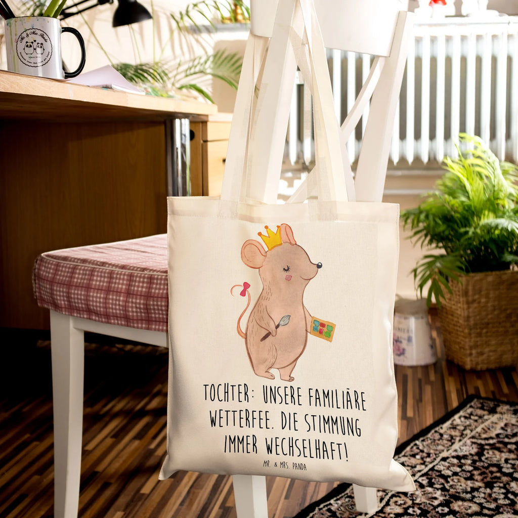 Tote bag Tochter: Unsere familiäre Wetterfee. Die Stimmung immer wechselhaft! Stoffbeutel, Shopper, Einkaufstasche, Stofftasche, Jutetasche, Beutel, Beuteltasche, Schultertasche, Laptoptasche, Strandtasche, Tragetasche, Umhängetasche, Einkaufstüte, Tasche, Jutebeutel, Badetasche, Familie, Vatertag, Muttertag, Bruder, Schwester, Mama, Papa, Oma, Opa