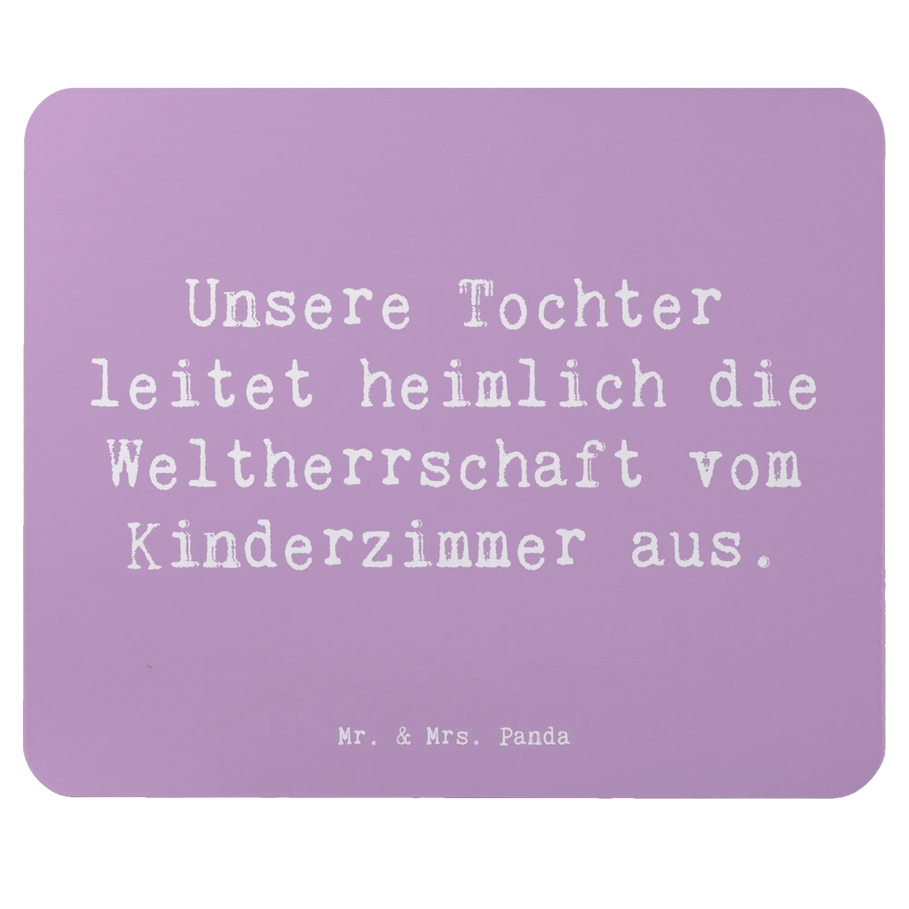 Mouse mat Saying Unsere Tochter leitet heimlich die Weltherrschaft vom Kinderzimmer aus. Mousepad, Computer zubehör, Büroausstattung, PC Zubehör, Arbeitszimmer, Mauspad, Einzigartiges Mauspad, Designer Mauspad, Mausunterlage, Mauspad Büro, Familie, Vatertag, Muttertag, Bruder, Schwester, Mama, Papa, Oma, Opa
