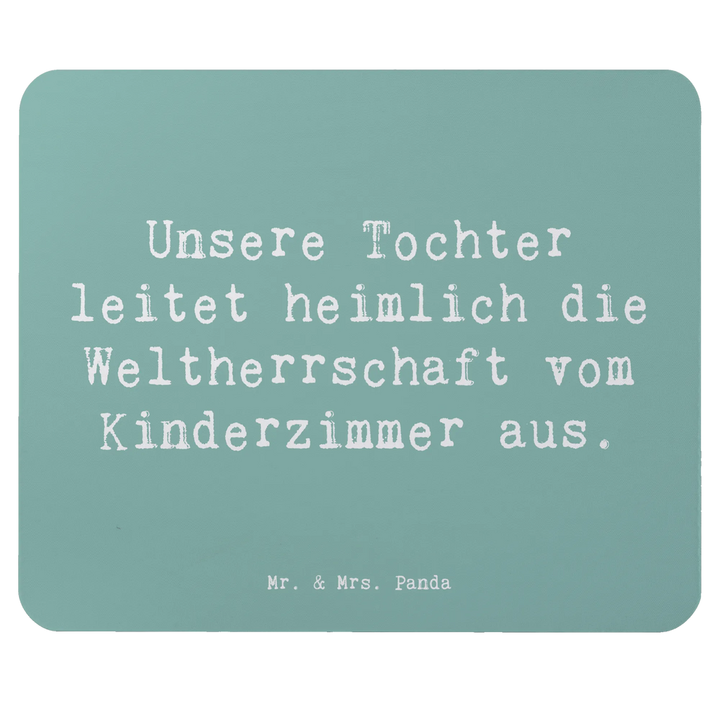 Mouse mat Saying Unsere Tochter leitet heimlich die Weltherrschaft vom Kinderzimmer aus. Mousepad, Computer zubehör, Büroausstattung, PC Zubehör, Arbeitszimmer, Mauspad, Einzigartiges Mauspad, Designer Mauspad, Mausunterlage, Mauspad Büro, Familie, Vatertag, Muttertag, Bruder, Schwester, Mama, Papa, Oma, Opa