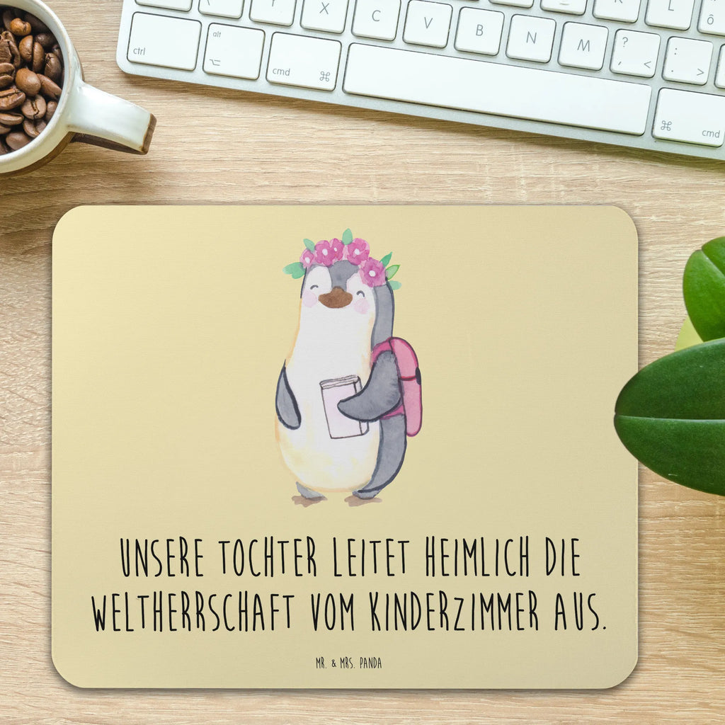 Mouse mat Unsere Tochter leitet heimlich die Weltherrschaft vom Kinderzimmer aus. Mausunterlage, Büroausstattung, Computer zubehör, Einzigartiges Mauspad, Mousepad, Mauspad, Designer Mauspad, PC Zubehör, Mauspad Büro, Arbeitszimmer, Familie, Vatertag, Muttertag, Bruder, Schwester, Mama, Papa, Oma, Opa