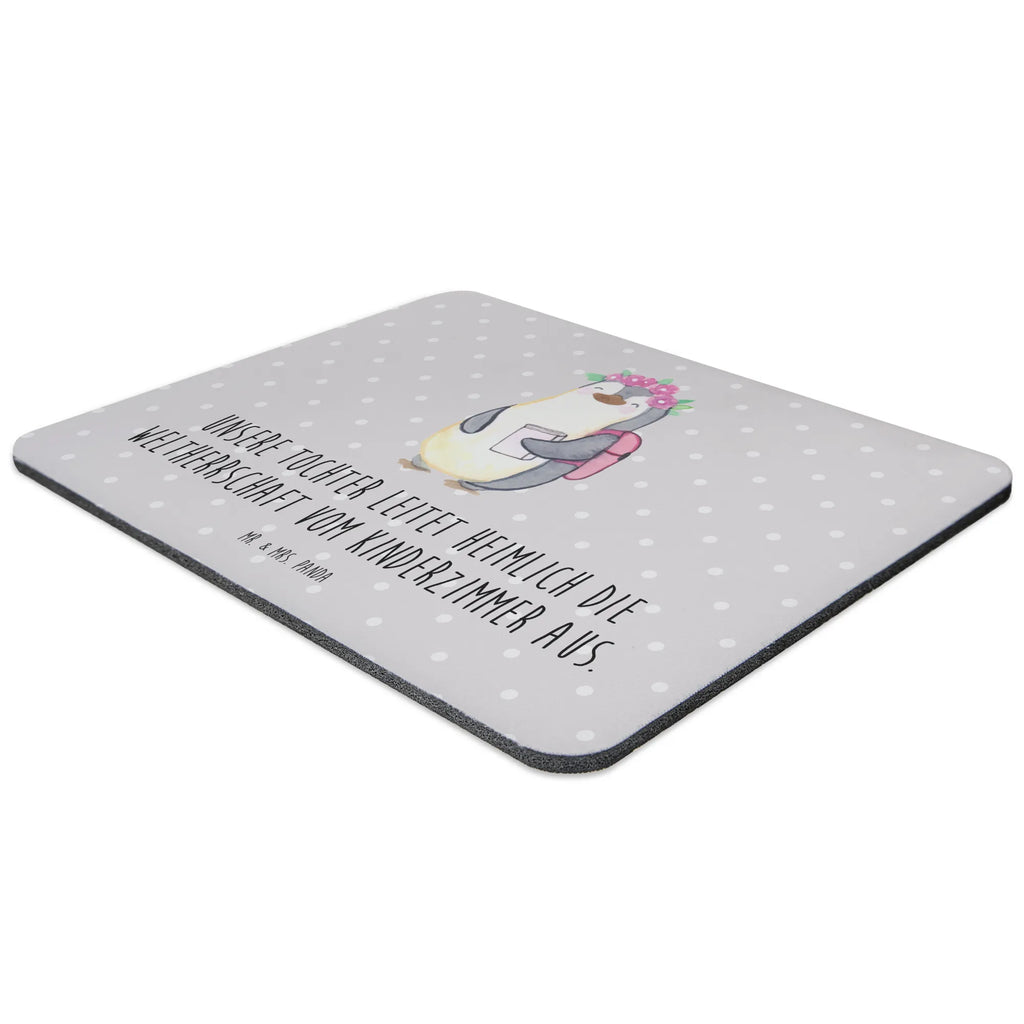 Mouse mat Unsere Tochter leitet heimlich die Weltherrschaft vom Kinderzimmer aus. Mausunterlage, Büroausstattung, Computer zubehör, Einzigartiges Mauspad, Mousepad, Mauspad, Designer Mauspad, PC Zubehör, Mauspad Büro, Arbeitszimmer, Familie, Vatertag, Muttertag, Bruder, Schwester, Mama, Papa, Oma, Opa