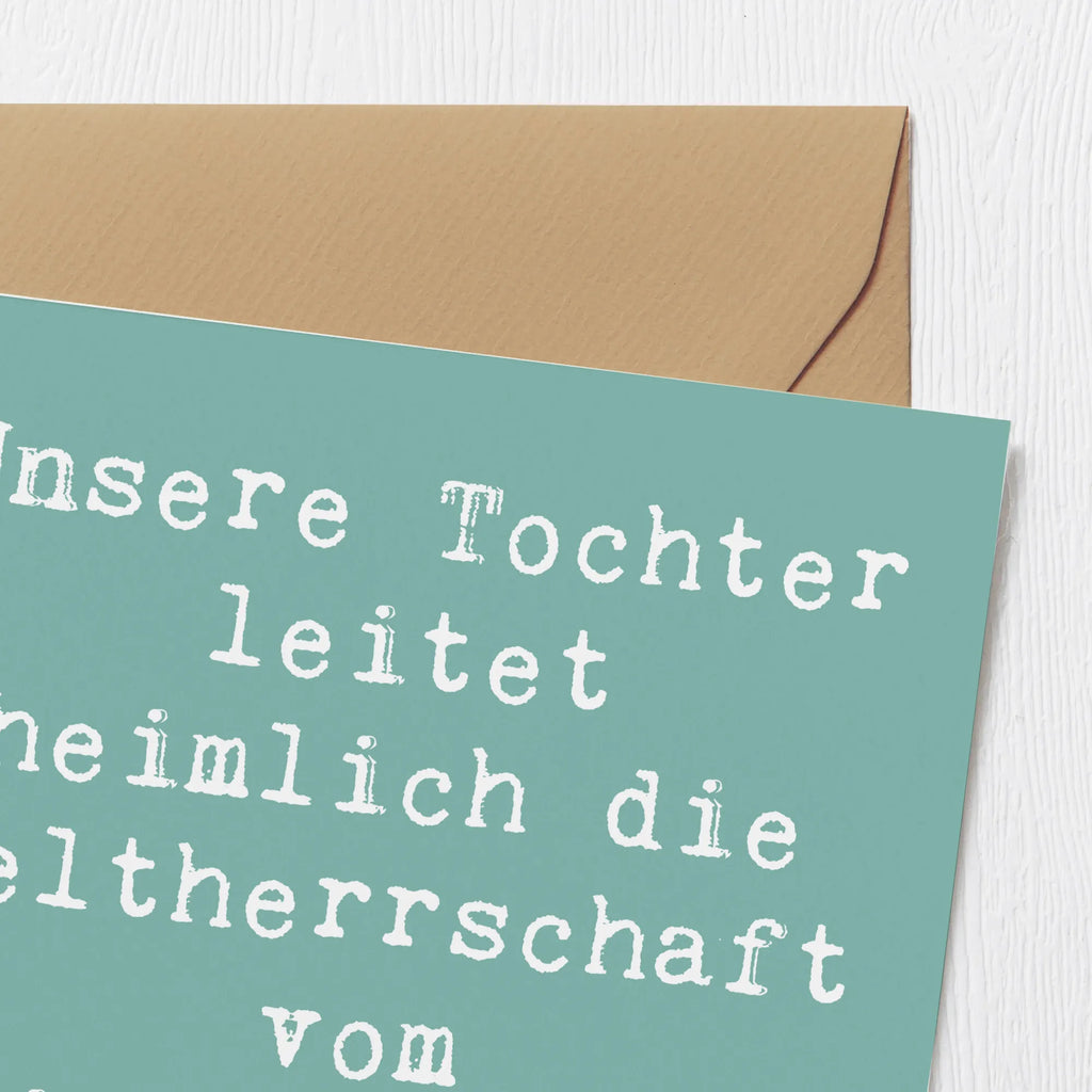 Deluxe Karte Spruch Tochter Weltherrschaft Klappkarte, Grußkarte, Hochwertige Klappkarte, Karte, Glückwunschkarte, Einladungskarte, Hochwertige Grußkarte, Geburtstagskarte, Hochzeitskarte, Familie, Vatertag, Muttertag, Bruder, Schwester, Mama, Papa, Oma, Opa