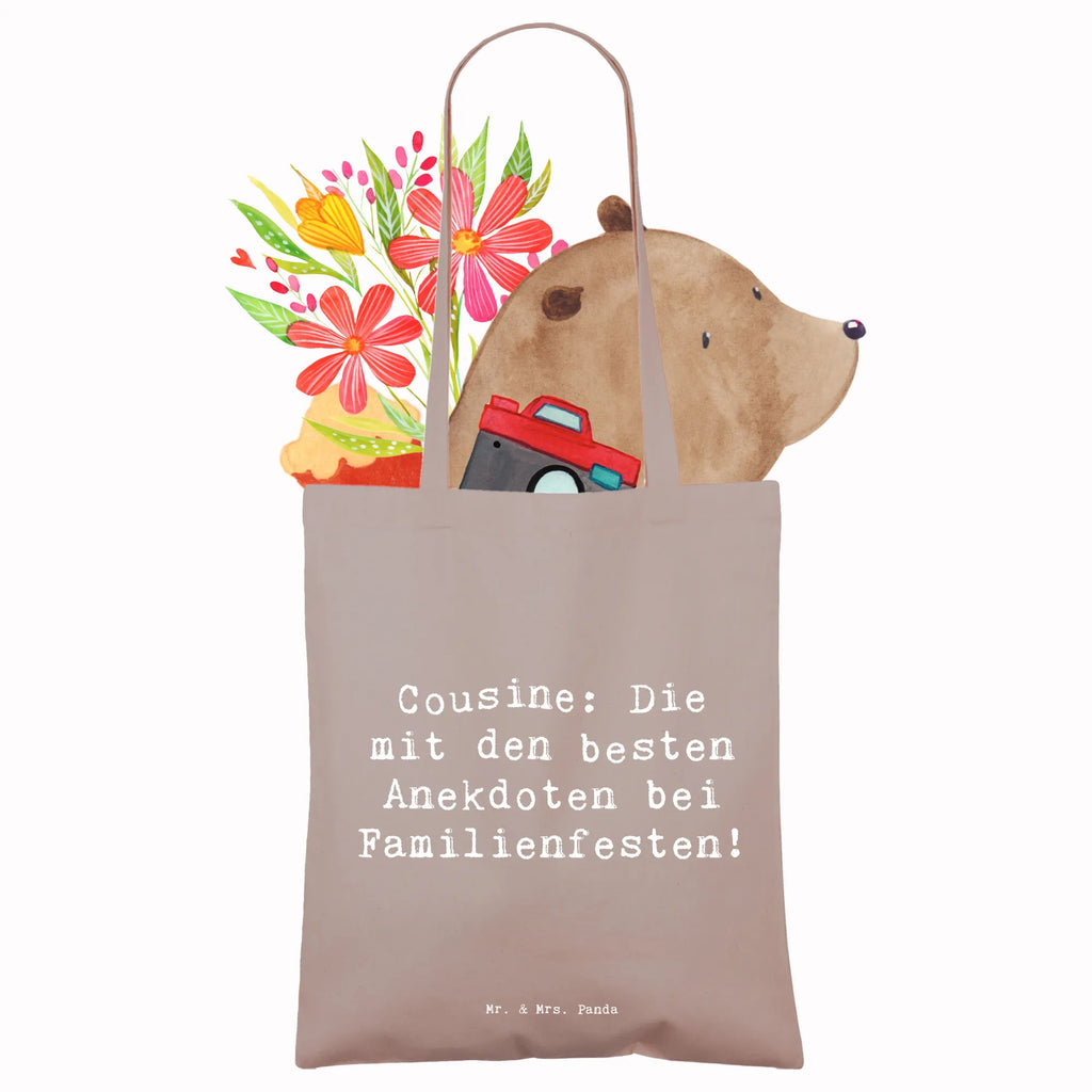 Tote bag Saying Cousine: Die mit den besten Anekdoten bei Familienfesten! Beuteltasche, Beutel, Einkaufstasche, Jutebeutel, Stoffbeutel, Tasche, Shopper, Umhängetasche, Strandtasche, Schultertasche, Stofftasche, Tragetasche, Badetasche, Jutetasche, Einkaufstüte, Laptoptasche, Familie, Vatertag, Muttertag, Bruder, Schwester, Mama, Papa, Oma, Opa
