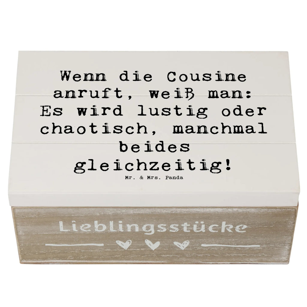 Wooden chest Saying Wenn die Cousine anruft, weiß man: Es wird lustig oder chaotisch, manchmal beides gleichzeitig! Dekokiste, Erinnerungskiste, Kiste, Geschenkdose, Schatzkiste, XXL, Geschenkbox, Aufbewahrungsbox, Truhe, Holzkiste, Schatulle, Erinnerungsbox, Familie, Vatertag, Muttertag, Bruder, Schwester, Mama, Papa, Oma, Opa